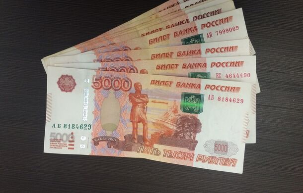 Средняя зарплата в Петербурге выросла за год до 93 тысяч рублей