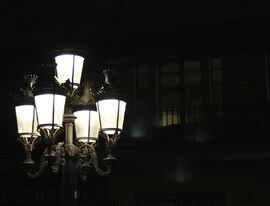 В Петербурге установили около 200 современных приборов наружного освещения