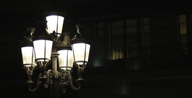 В Петербурге установили около 200 современных приборов наружного освещения