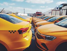 В Петербурге значительно выросли цены на услуги такси