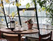 Уличным кафе в Петербурге могут разрешить работать круглосуточно