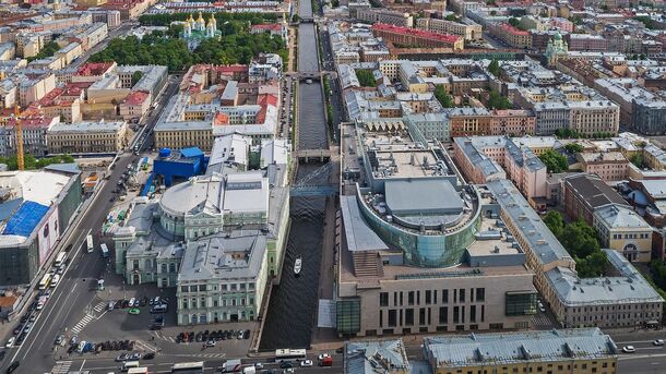 Финансовый конгресс ЦБ РФ ограничит движение по Театральной площади в Петербурге