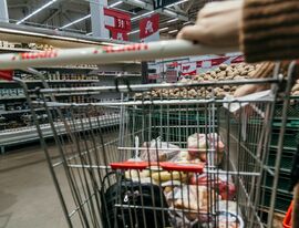 Недолив не проблема: в Минпромторге раскритиковали идею указывать цены товаров в магазинах за килограмм и литр