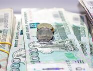 Средняя зарплата в Петербурге снизилась почти на 10% за месяц