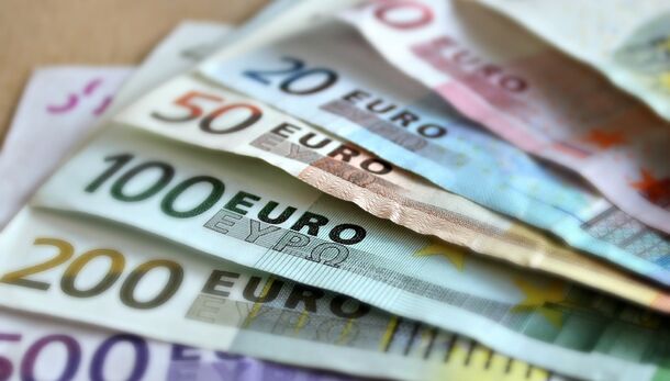 Центробанк продлил ограничения на снятие наличной иностранной валюты сроком на полгода