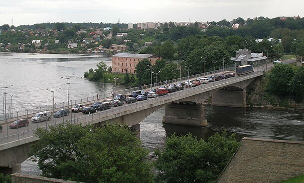 Эстония запретила въезд автомобилей с регистрацией в РФ