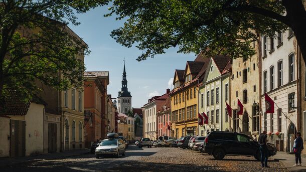 Власти Эстонии потребовали перерегистрировать машины с номерами РФ в течение шести месяцев