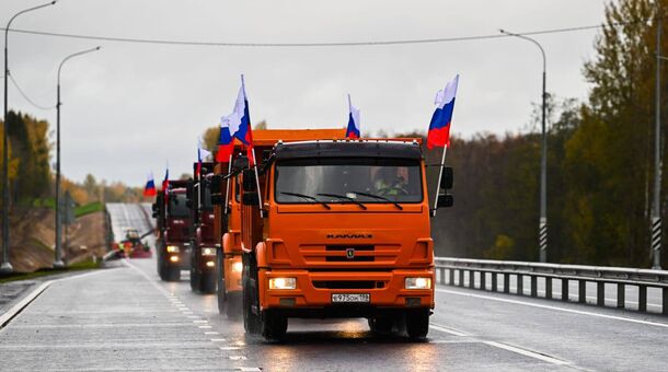 На въезде в Ленобласть одну из самых загруженных трасс расширили в два раза