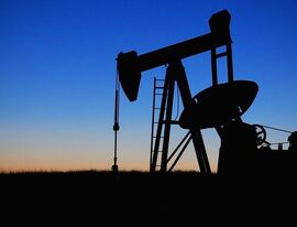 Стоимость нефти марки Brent опустилась ниже 77 долларов за баррель впервые с 27 марта