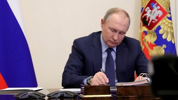 Путин подписал закон о пожизненном наказании за госизмену в России
