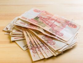Зарплаты отдельных категорий госслужащих в РФ проиндексируют с 1 октября на 5,5%