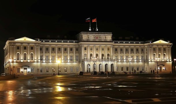 Петербургские депутаты вслед за коллегами из Госдумы намерены скрывать свои доходы