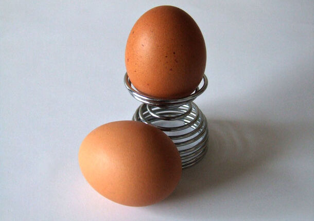 ФАС начала проверять крупнейшие торговые сети из-за цен на яйца