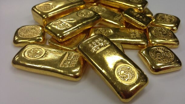 Стоимость золота достигла 2 400 долларов за тройскую унцию