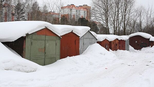 Гараж город. Прием металлолома гаражный кооператив зеленые забор зима. Гаражи на муниципальной земле. Гаражный кооператив подольск. Гараж российский.