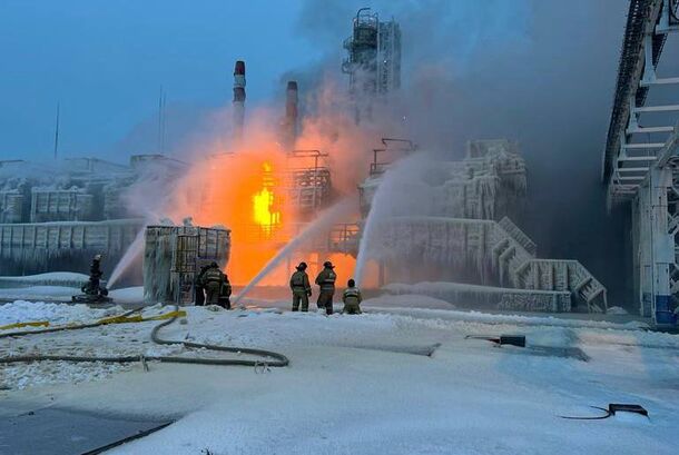 В Усть-Луге Ленинградской области горит химический терминал компании «Новатэк»