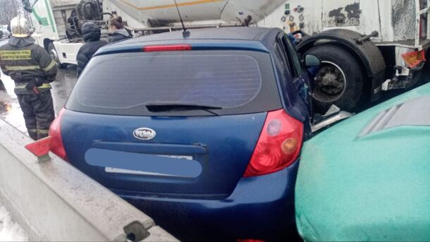 В массовом ДТП на трассе «Нарва» в Ленобласти  пострадали два человека