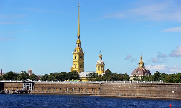 Зарплата в Петербурге за год выросла на 15%