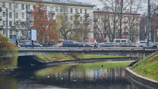 В Петербурге ограничат движение на Чернореченском мосту с 19 октября