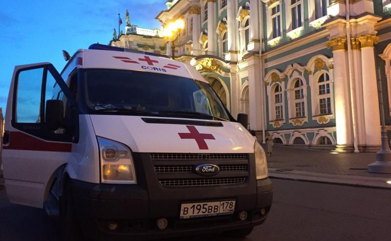 Помощь спб. Скорая Санкт Петербург. Машина скорой в Санкт-Петербурге. Машина скорой помощи в Петербурге. Корис скорая СПБ.