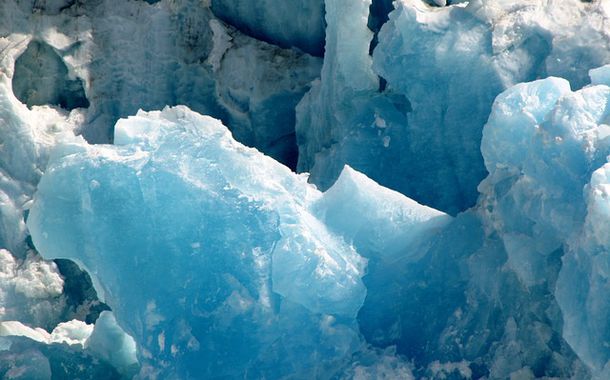 Эксперты: транспортировка чистейшего льда из Арктики - перспективное направление