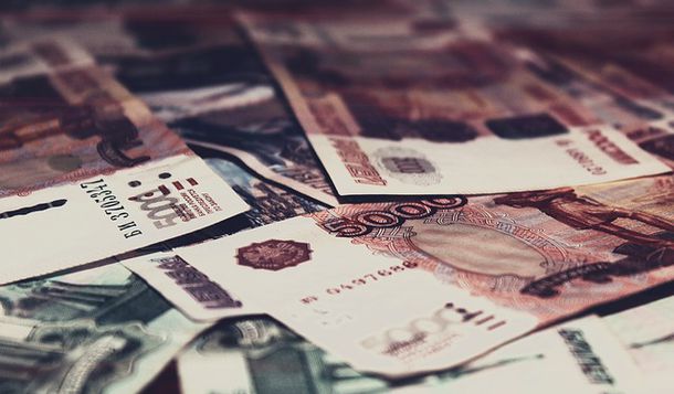 Сальдо без страховки: эксперты предрекают падение рубля