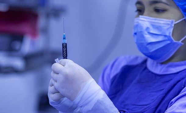 Петербургских медиков подозревают в продаже фиктивных сертификатов о вакцинации
