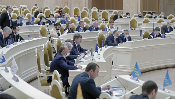 Петербургские депутаты решили запретить сами себе популизм