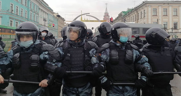 Петербургские депутаты просят провести слушания по закону о митингах