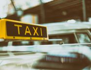 Каждый второй водитель такси потерял более 50% дохода