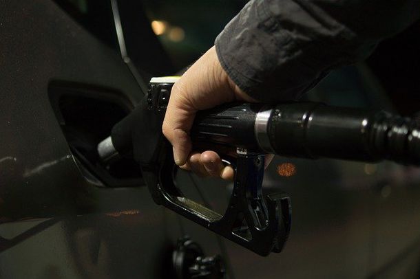 Помогает ли демпфер сдерживать рост цен на бензин?