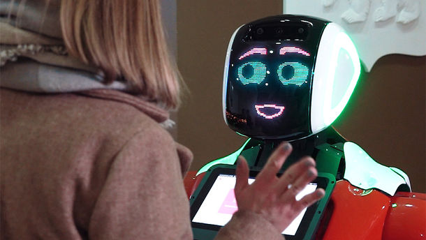 Роботы проверят QR-коды посетителей ресторанов в Петербурге