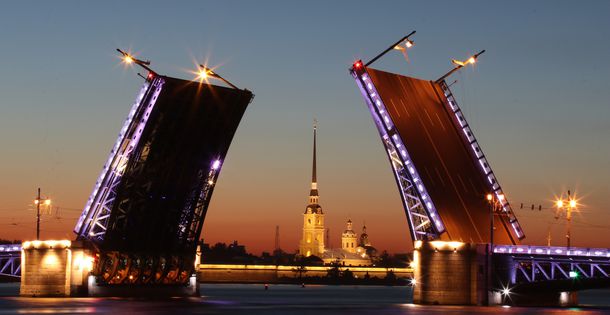 Акцент на «особую атмосферу»: как Петербург планирует возвращать потоки туристов