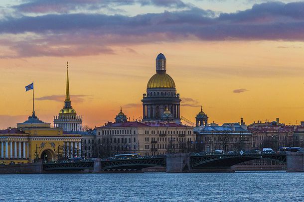 Петербургские аналитики подвели политические и экономические итоги года