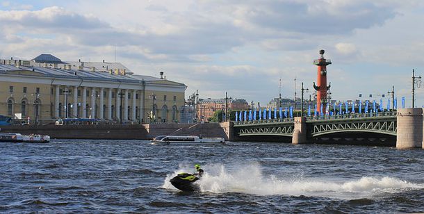 Гидроциклам могут запретить появляться в акватории Невы в центре Петербурга