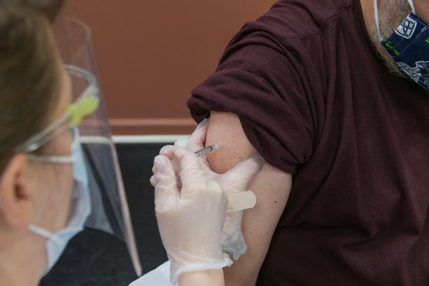В Петербурге собираются ввести обязательную вакцинацию от коронавируса