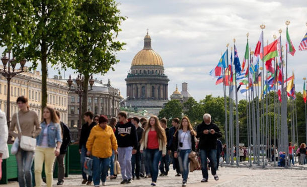 Число российских туристов рухнуло на 60%