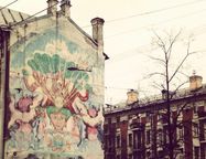 В Смольном нашли решение проблемы граффити на стенах домов