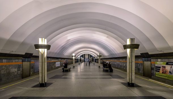 Петербургский метрополитен планирует закрывать 2-3 станции метро в год на капремонт