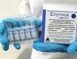 «Спутник Лайт» закончился: почему петербуржцы не могут пользоваться запасами частных клиник?