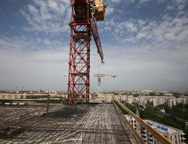 Петербургский ЗакС предварительно согласился приостановить реновацию