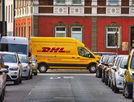 Компания DHL Express прекращает доставку по России