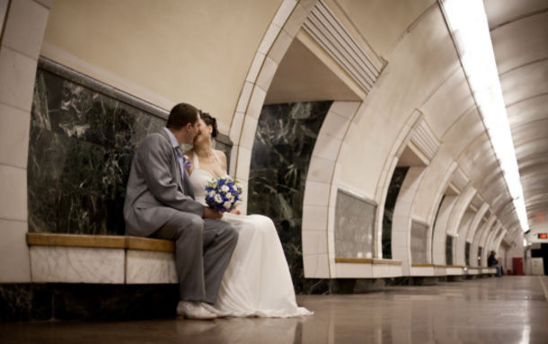 Свадебный переполох в метро, или в каком еще транспорте отметить этот важный день