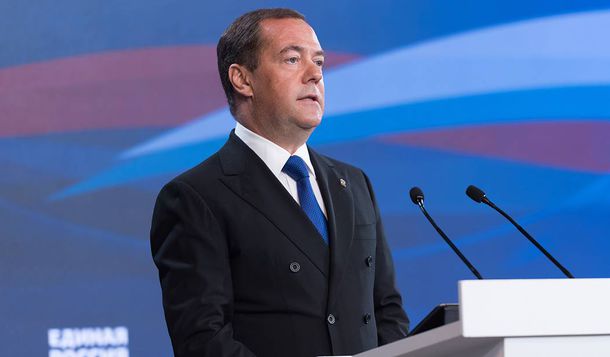 Дмитрий Медведев пригрозил Литве экономическим ответом на блокировку транзита грузов