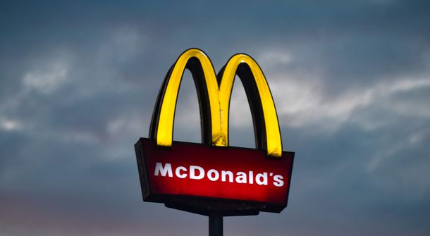 McDonald's продает свой российский бизнес Александру Говору