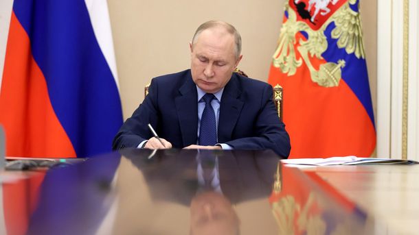 Путин подписал более 100 законов за один день