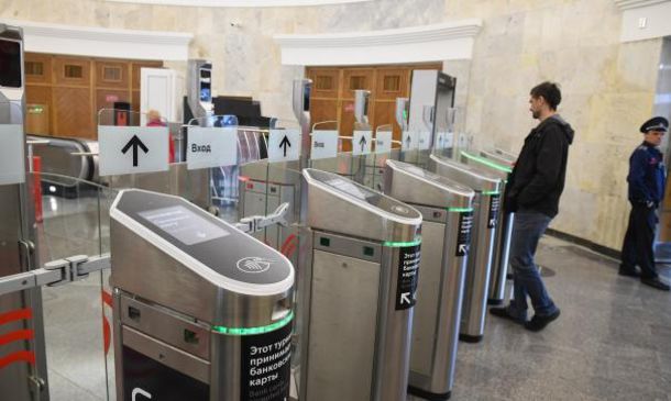Эксперты оценили перспективы внедрения в петербургском метро системы FacePay