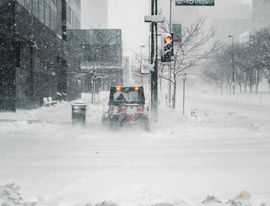 Петербург завалило снегом: как город справляется со стихией