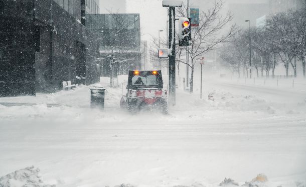 Петербург завалило снегом: как город справляется со стихией