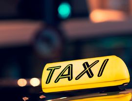 Роспотребнадзор открыл горячую линию для клиентов такси и каршеринга в Петербурге